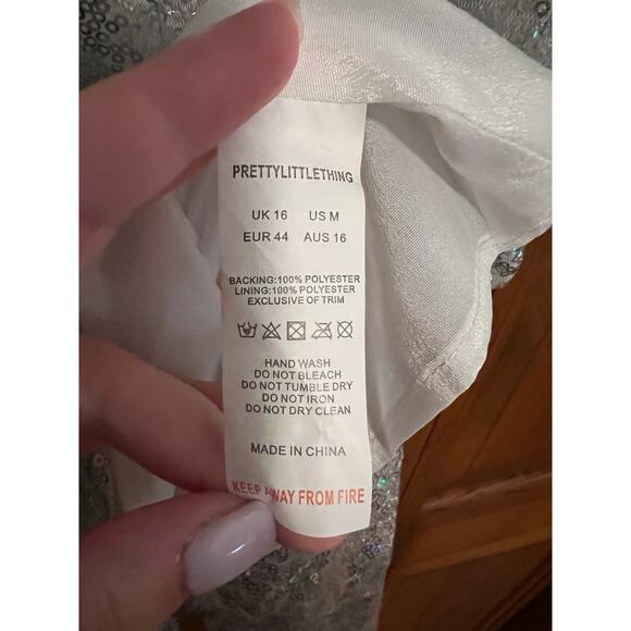 NWT PrettyLittleThing Women’s Silver Sequin Twist Front Party Mini Dress Size M - Picture 9 of 14